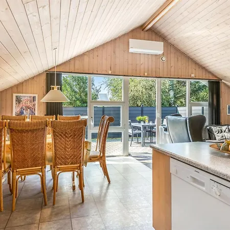 Sanelma - 900m From The Sea By Interhome Feriehus